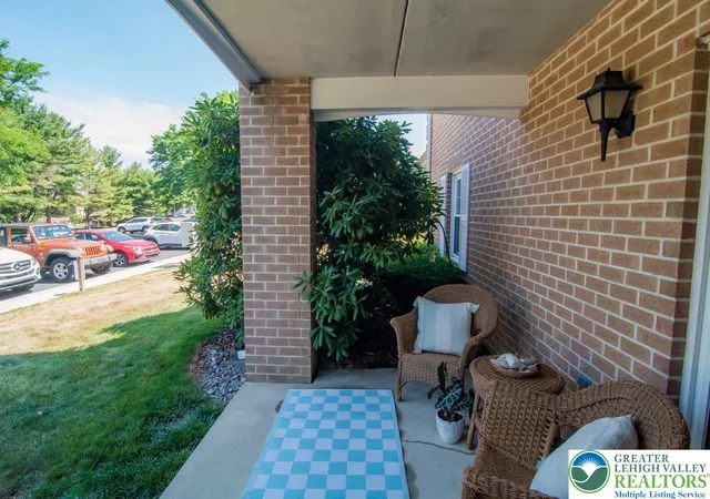 Homes for sale in Lower Macungie Twp, PA | 2705 Rolling Green Dr, Lower Macungie Twp, PA 18062 | MLS# 780195
