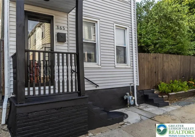 3rd image of 365 Rock St, Easton, PA 18042 | MLS# 780165