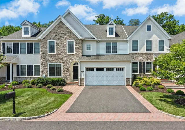 2nd image of 1980 Carriage Knoll Dr, Bethlehem, PA 18015 | MLS# 780322