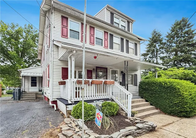 Homes for sale in Bethlehem City, PA | 1822 Eaton Ave, Bethlehem City, PA 18018 | MLS# 780369