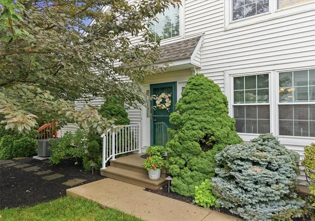 3rd image of 167 Park Ridge Dr, Easton, PA 18040 | MLS# 780084
