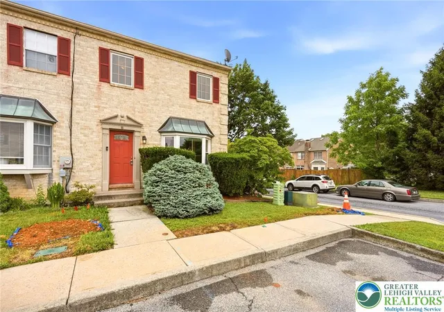 2nd image of 8 Lincoln Pl, Whitehall, PA 18052 | MLS# 780014