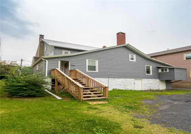 Photo 5 of Single family home for sale at 156 W Central Ave, Bangor, PA 18013 | MLS# 780132 | Listing updated on 2026-07-29