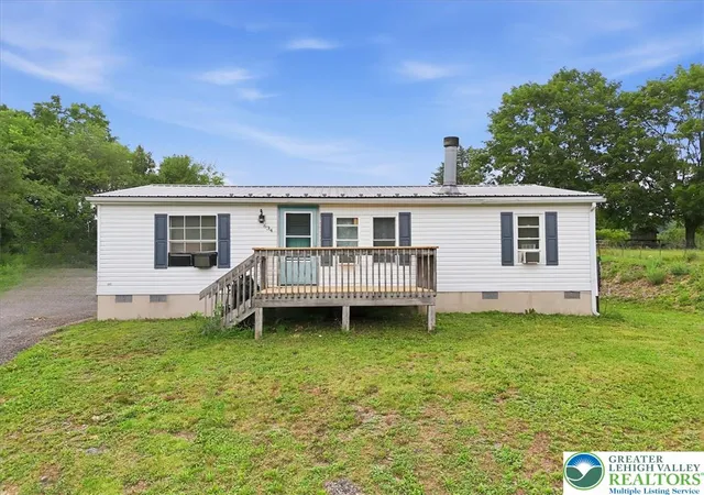 Homes for sale in Franklin Twp, PA | 634 Main Rd, Franklin Twp, PA 18235 | MLS# 780463