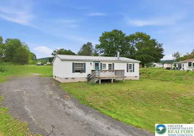 Homes for sale in Franklin Twp, PA | 634 Main Rd, Franklin Twp, PA 18235 | MLS# 780463