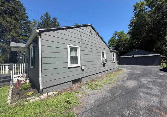 Homes for sale in Stroud Twp, PA | 1878 Paradise Trl, Stroud Twp, PA 18301 | MLS# 780486