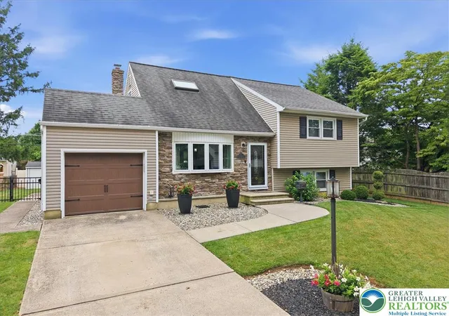 Homes for sale in Bethlehem City, PA | 1928 Woodbury Rd, Bethlehem City, PA 18017 | MLS# 780472