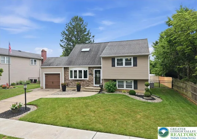 Homes for sale in Bethlehem City, PA | 1928 Woodbury Rd, Bethlehem City, PA 18017 | MLS# 780472