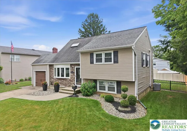 Homes for sale in Bethlehem City, PA | 1928 Woodbury Rd, Bethlehem City, PA 18017 | MLS# 780472