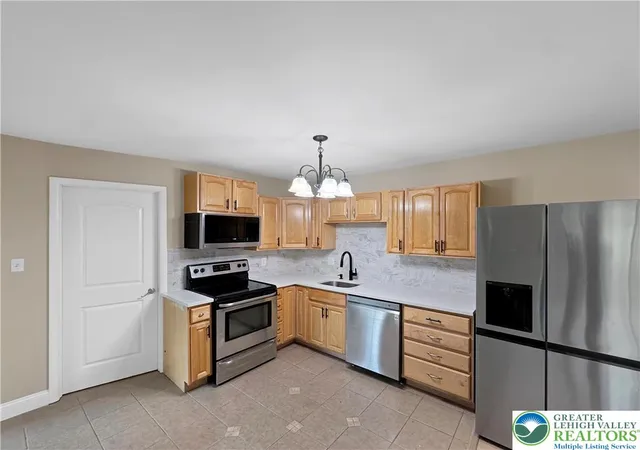 Homes for sale in Chestnuthill Twp, PA | 854 Lower Mountain Dr, Chestnuthill Twp, PA 18330 | MLS# 780456