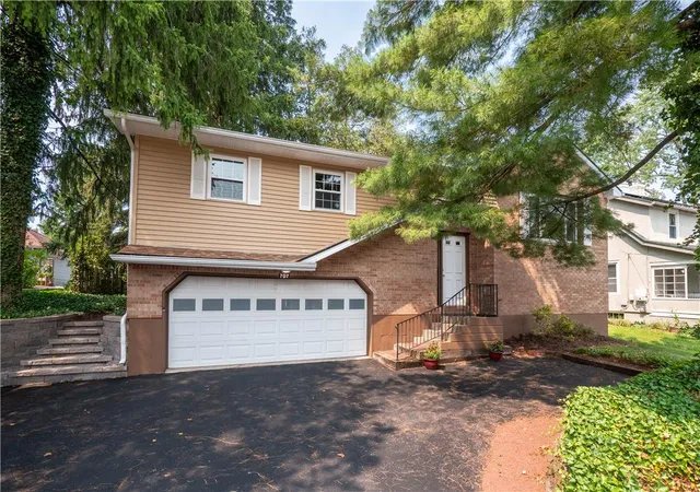1st image of 707 W State St, Coopersburg, PA 18036 | MLS# 780500