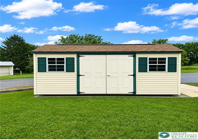 54th image of 5540 Main St, Whitehall, PA 18052 | MLS# 780559