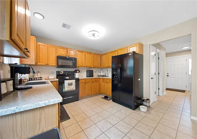 2nd image of 71 71 Penns Grant Dr, Easton, PA 18045 | MLS# 780570
