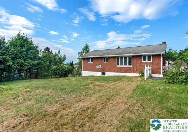 Homes for sale in Moosic, PA | 3606 Springer Ave, Moosic, PA 18507 | MLS# 780509