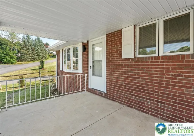 Homes for sale in Moosic, PA | 3606 Springer Ave, Moosic, PA 18507 | MLS# 780509