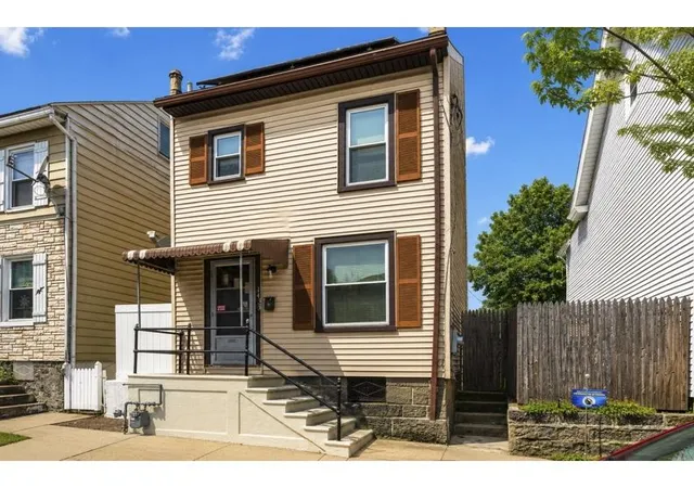 2nd image of 1433 Ferry St, Easton, PA 18042 | MLS# 780372