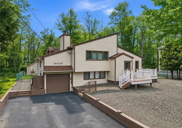 Photo 1 of Single family home for sale at 8495 Bumble Bee Way, Tobyhanna, PA 18466 | MLS# 780592 | Listing updated on 2026-08-27