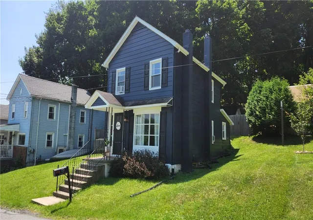 Homes for sale in Portland Boro, PA | 621 Washington St, Portland Boro, PA 18343 | MLS# 780623