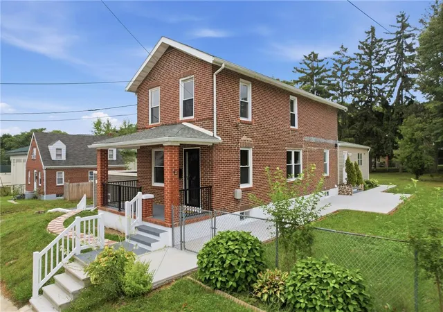 2nd image of 529 E Susquehanna St, Allentown, PA 18103 | MLS# 780618