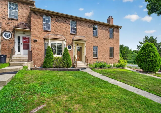 4th image of 1910 Alberta Dr, Whitehall, PA 18052 | MLS# 780380