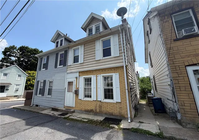 2nd image of 629 Martins Ln, Bethlehem, PA 18018 | MLS# 780238