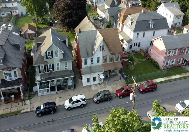 Photo 3 of Sale Pending at 913 W Lincoln St, Easton, PA 18042 | MLS# 780651 | Listing updated on 2026-07-20