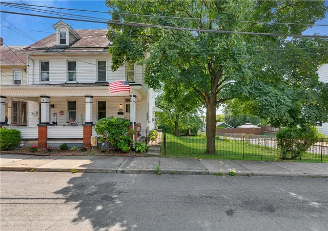 Homes for sale in Pen Argyl Boro, PA | 108 George St, Pen Argyl Boro, PA 18072 | MLS# 780752