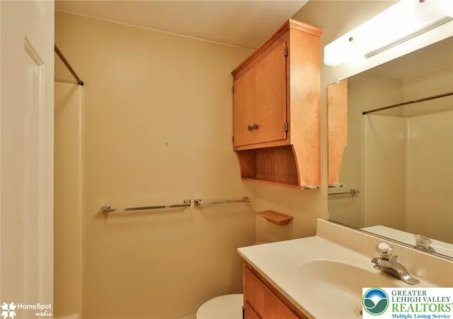 2nd image of 885 Cold Spring Rd, Allentown, PA 18103