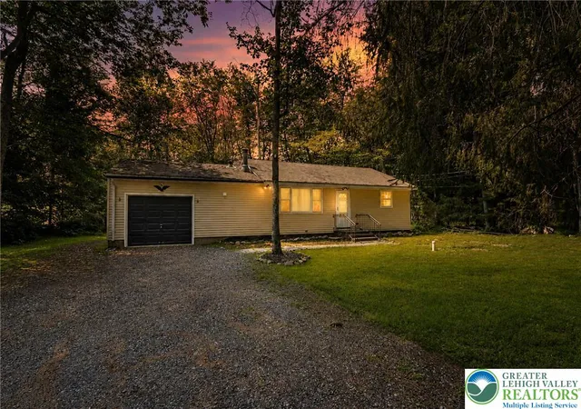 Homes for sale in Tobyhanna Twp, PA | 3279 Beech Ridge Dr, Tobyhanna Twp, PA 18346 | MLS# 780781