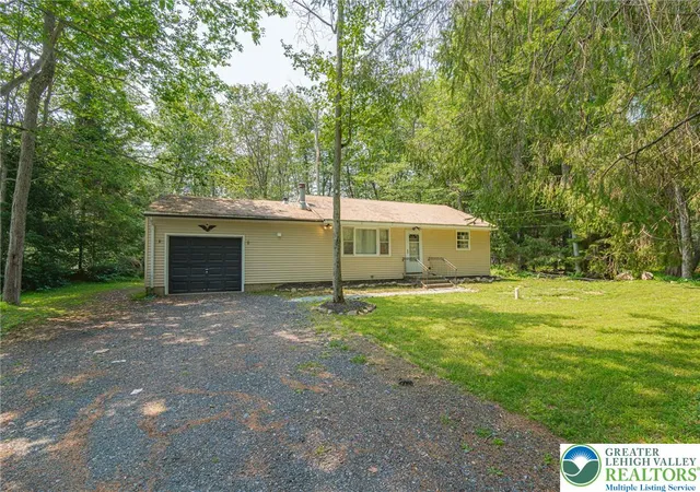 Homes for sale in Tobyhanna Twp, PA | 3279 Beech Ridge Dr, Tobyhanna Twp, PA 18346 | MLS# 780781