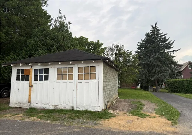 Listing Photo 2 - Condo for sale in building located at 1977 S 5th St, Allentown, PA 18103 - Unit #