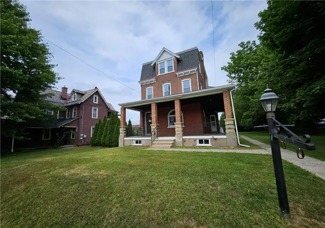 2nd image of 1977 S 5th St, Allentown, PA 18103 | MLS# 780804