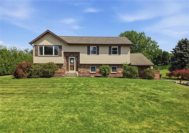 Homes for sale in East Allen Twp, PA | 6232 Dove Dr, East Allen Twp, PA 18017 | MLS# 780743
