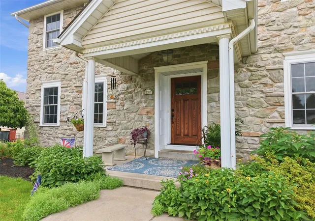 2nd image of 2571 Halleck Dr, Whitehall, PA 18052 | MLS# 780435