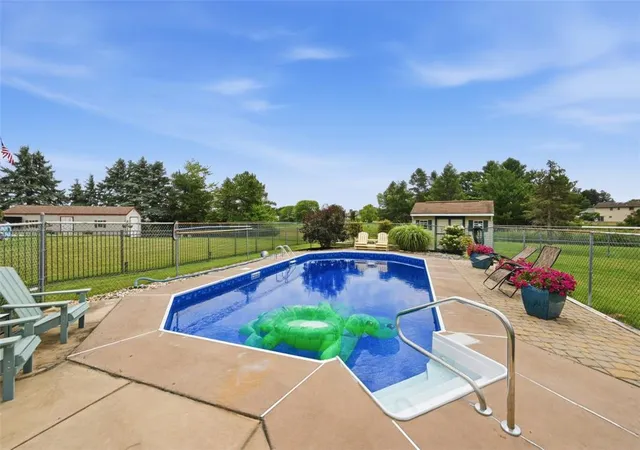 4th image of 2571 Halleck Dr, Whitehall, PA 18052 | MLS# 780435