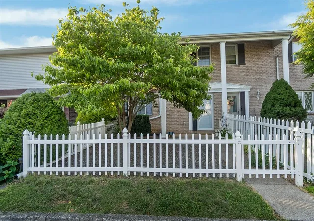2nd image of 2275 Irma Dr, Allentown, PA 18109 | MLS# 780736