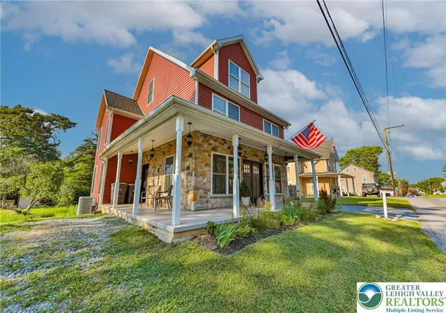 Homes for sale in Allentown City, PA | 3823 Huckleberry Rd, Allentown City, PA 18104 | MLS# 780845