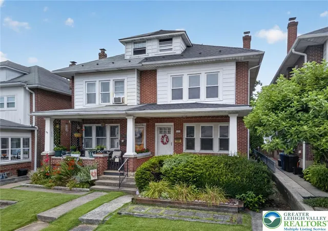 2nd image of 121 E Elm St, Emmaus Boro, PA 18049 | MLS# 780727