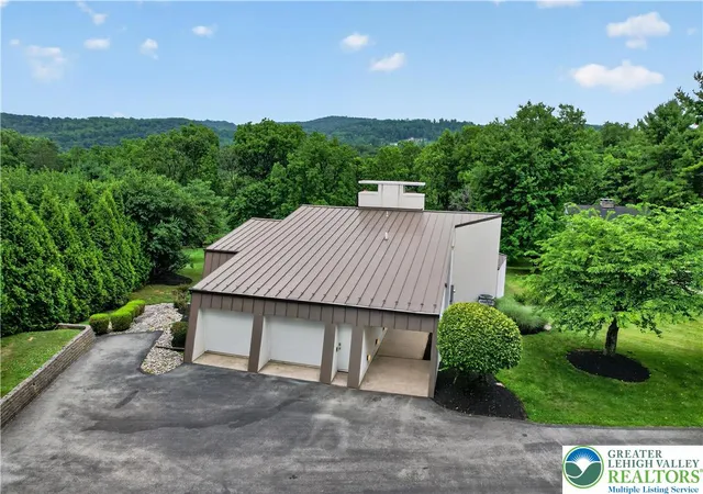 Photo 3 of Single family home for sale at 80 Sutton Pl, Easton, PA 18045 | MLS# 780151 | Listing updated on 2026-07-22