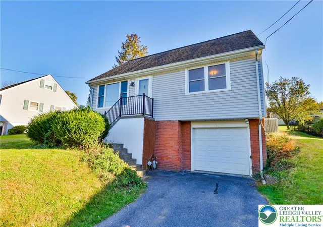3rd image of 2922 Clayton St, Easton, PA 18045 | MLS# 780895
