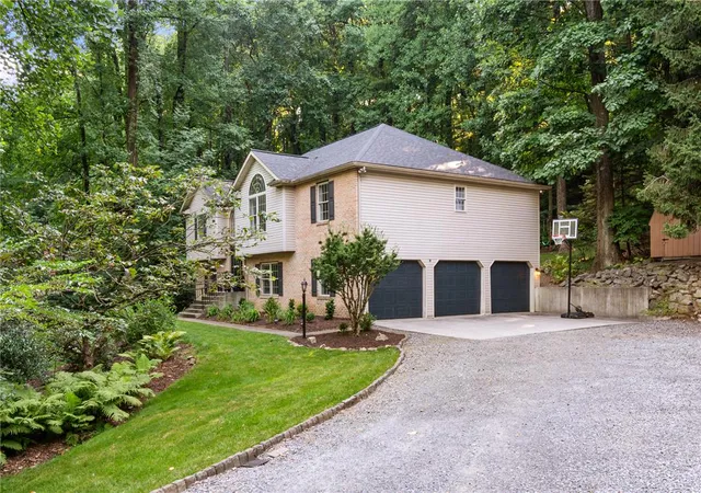 2nd image of 4599 Pleasant View Dr, Coopersburg, PA 18036 | MLS# 780423