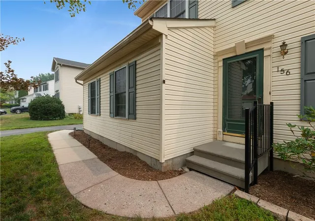 2nd image of 156 Grandview Dr, Easton, PA 18045 | MLS# 780936