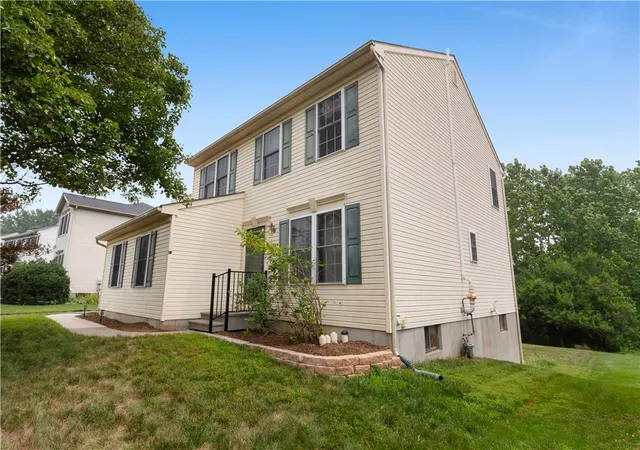 3rd image of 156 Grandview Dr, Easton, PA 18045 | MLS# 780936