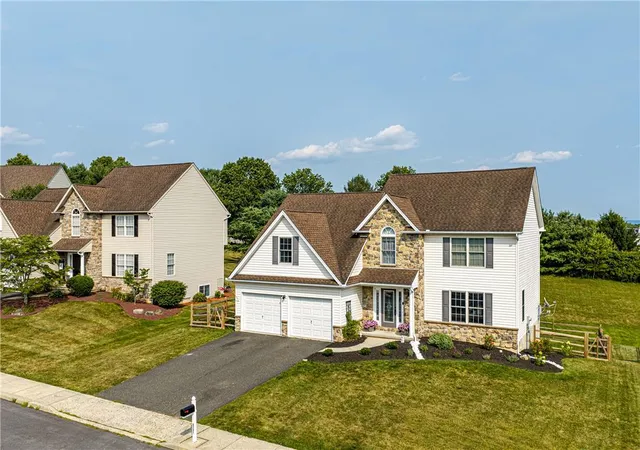 2nd image of 5121 Cassidy Dr, North Whitehall Twp, PA 18078 | MLS# 780902