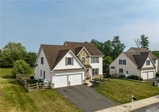 3rd image of 5121 Cassidy Dr, North Whitehall Twp, PA 18078 | MLS# 780902