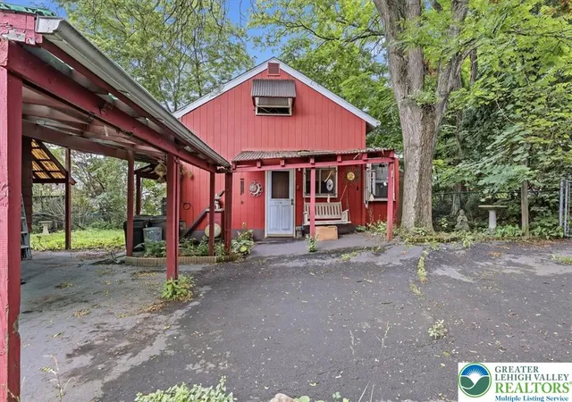 Homes for sale in Nesquehoning Boro, PA | 400 Coal St, Nesquehoning Boro, PA 18240 | MLS# 780276
