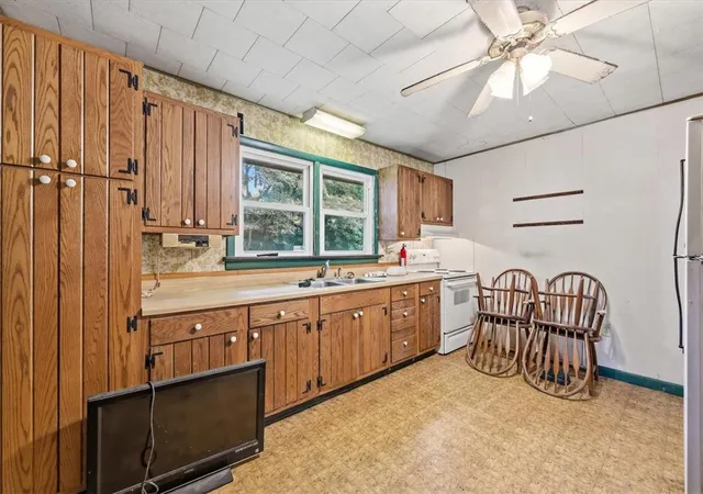 Homes for sale in Nesquehoning Boro, PA | 400 Coal St, Nesquehoning Boro, PA 18240 | MLS# 780276