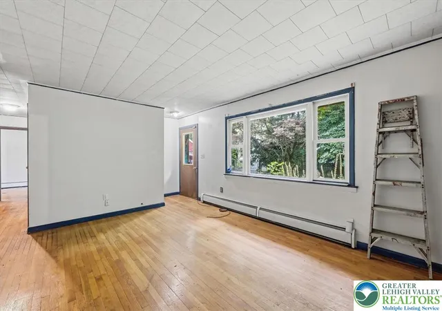 Homes for sale in Nesquehoning Boro, PA | 400 Coal St, Nesquehoning Boro, PA 18240 | MLS# 780276