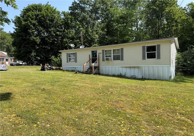 Photo 3 of Sale Pending at 4541 Main St, Slatington, PA 18080 | MLS# 781015 | Listing updated on 2026-08-03