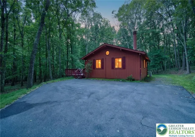 Homes for sale in Chestnuthill Twp, PA | 1137 Grand Mesa Dr, Chestnuthill Twp, PA 18353 | MLS# 780954